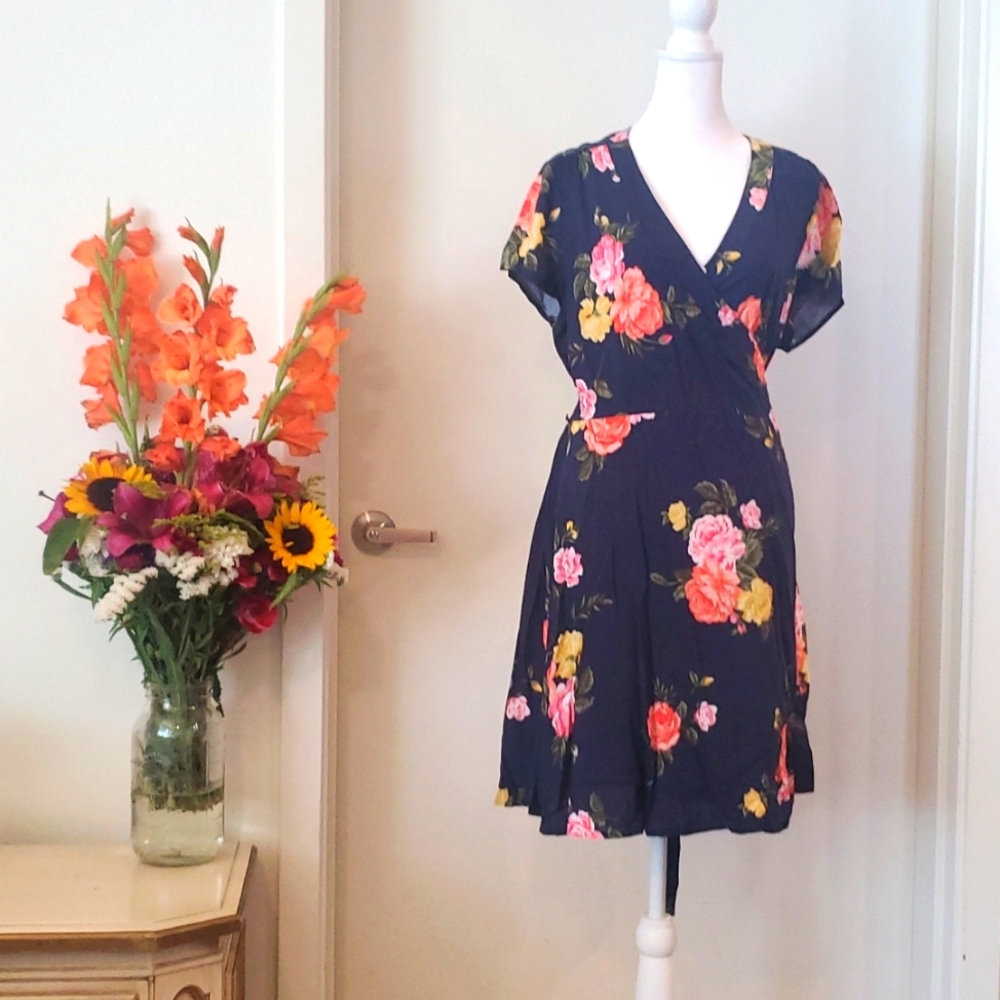 Old Navy Floral Wrap Dress (Like New)